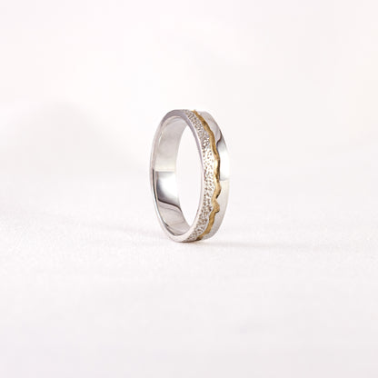 Bague en argent recyclés. Rainures en or 18k recyclés. 